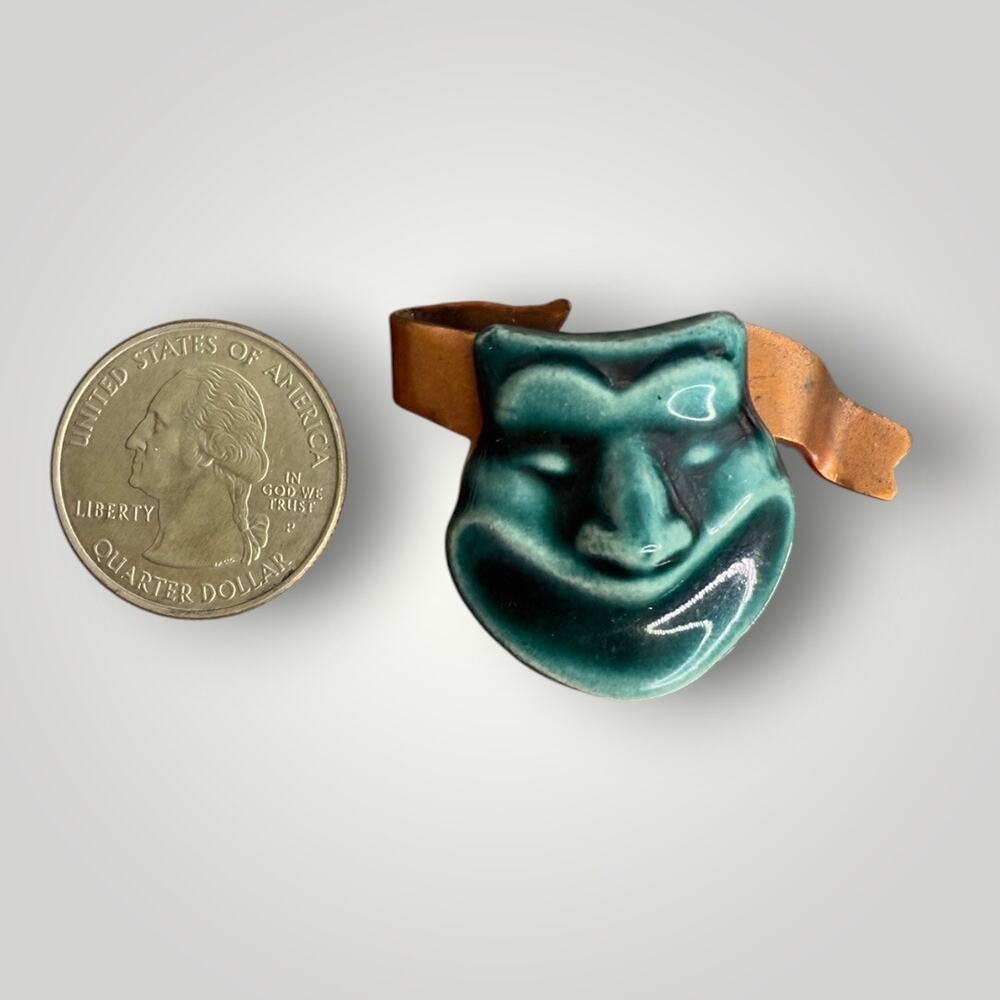 Vintage 1940s Elzac Green Smiling Face Comedy Brooch Ceramic on Copper - Picture 5 of 5